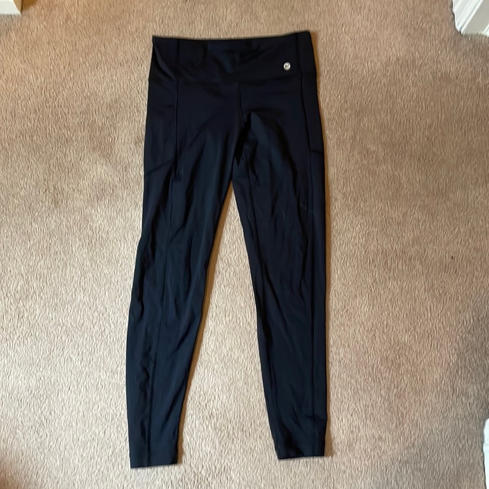 vineyard vines leggings with hole detailing on the sides